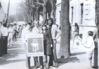 Spomína Zbyněk Valenta: Nástup na prvomájový pochod. Zľava  Jožo Vandlík, Jožo Rodák, Eva Zálepová a vpravo Zbyněk Valenta. Foto okolo roku 1973.