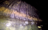 Žlaby nad hladinou nového jazierka. © 2017 Michal Ševeček, Speleo Bratislava (speleobratislava.webnode.sk), OSJM (www.osjm.sk)